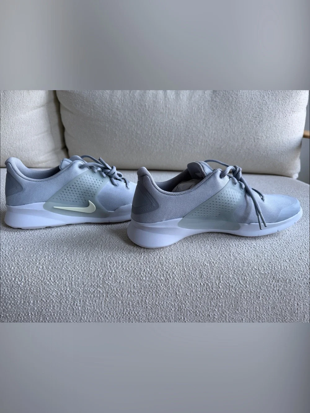 Nike Men's Grey Lightweight Athletic Sneakers BRAND NEW